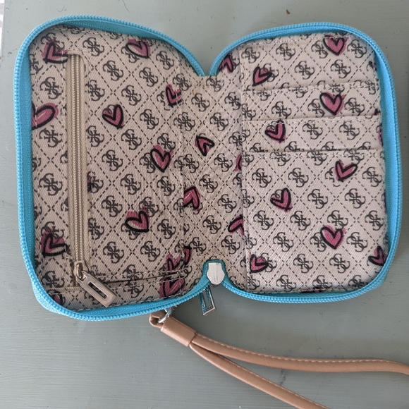 Guess Hand Wallet - Picture 3 of 4